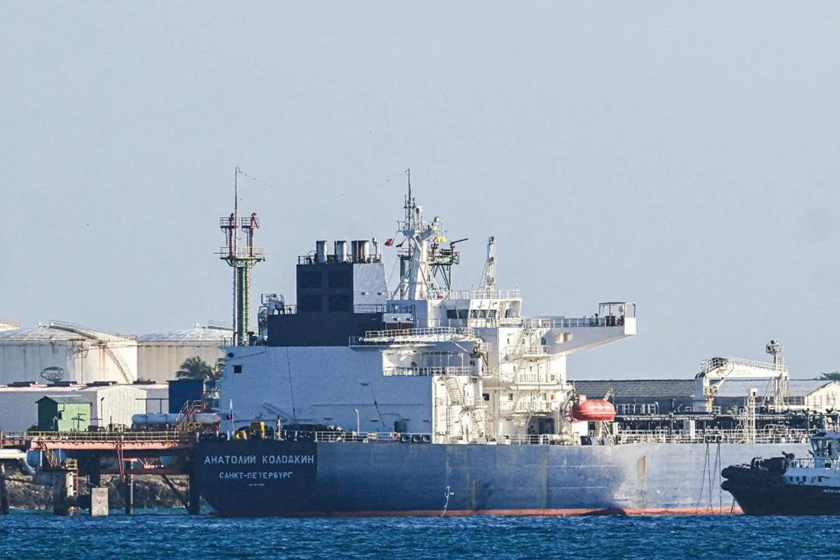 Tàu dầu Nga Anatoly Kolodkin cập cảng Matanzas, tây bắc Cuba ngày 31-3. Ảnh AFP