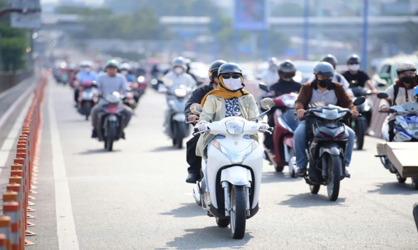 Nắng nóng gay gắt diện rộng, nhiều nơi chạm ngưỡng 39–40°C