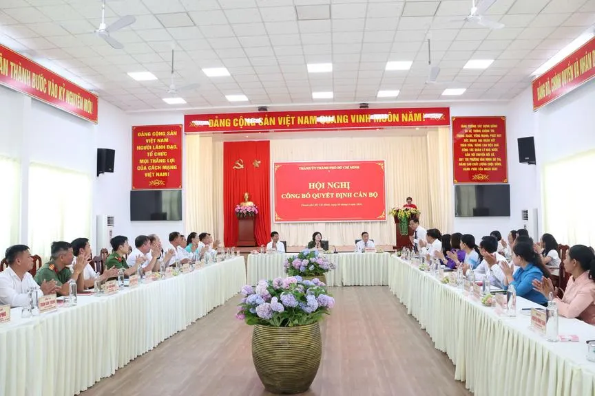 hoi-nghi-cong-bo-quyet-dinh-can-bo_20260406145112