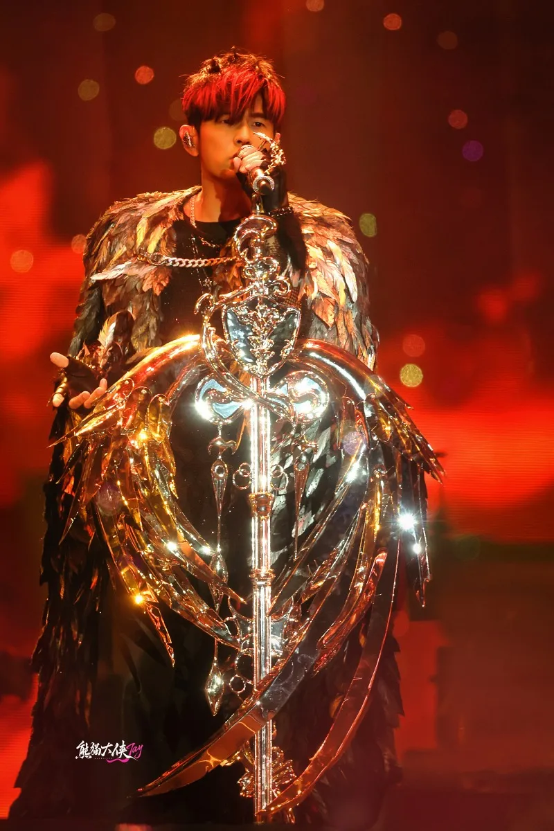 voh-chau-kiet-luan-luoi-bieng-tai-concert-gay-tranh-cai-10