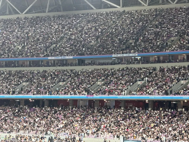 voh-chau-kiet-luan-luoi-bieng-tai-concert-gay-tranh-cai-4