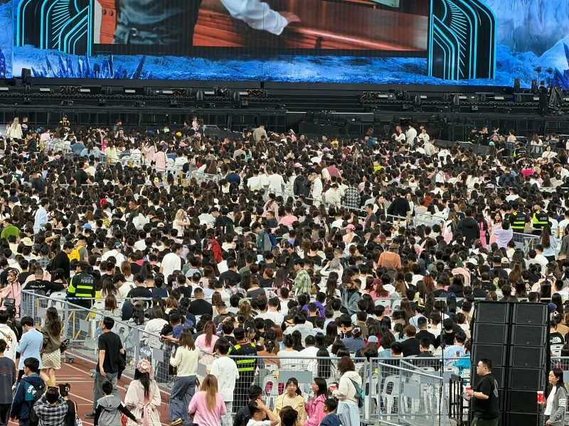 voh-chau-kiet-luan-luoi-bieng-tai-concert-gay-tranh-cai-5