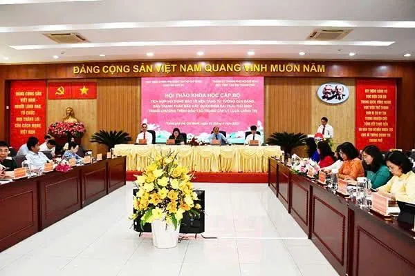 Ứng dụng công nghệ, phủ xanh không gian mạng