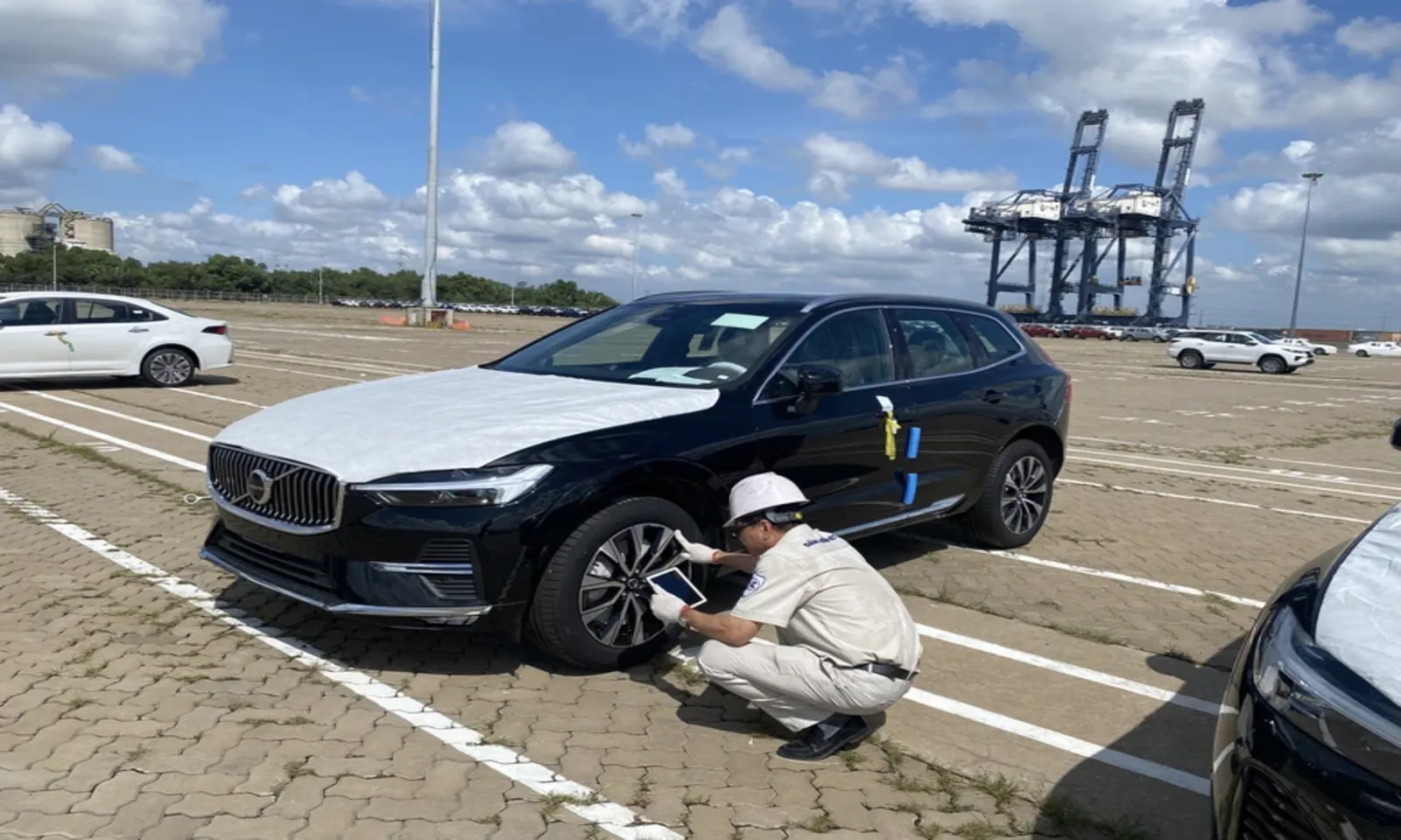 Bộ Xây dựng đề xuất miễn kiểm tra tạm thời cho xe nhập khẩu