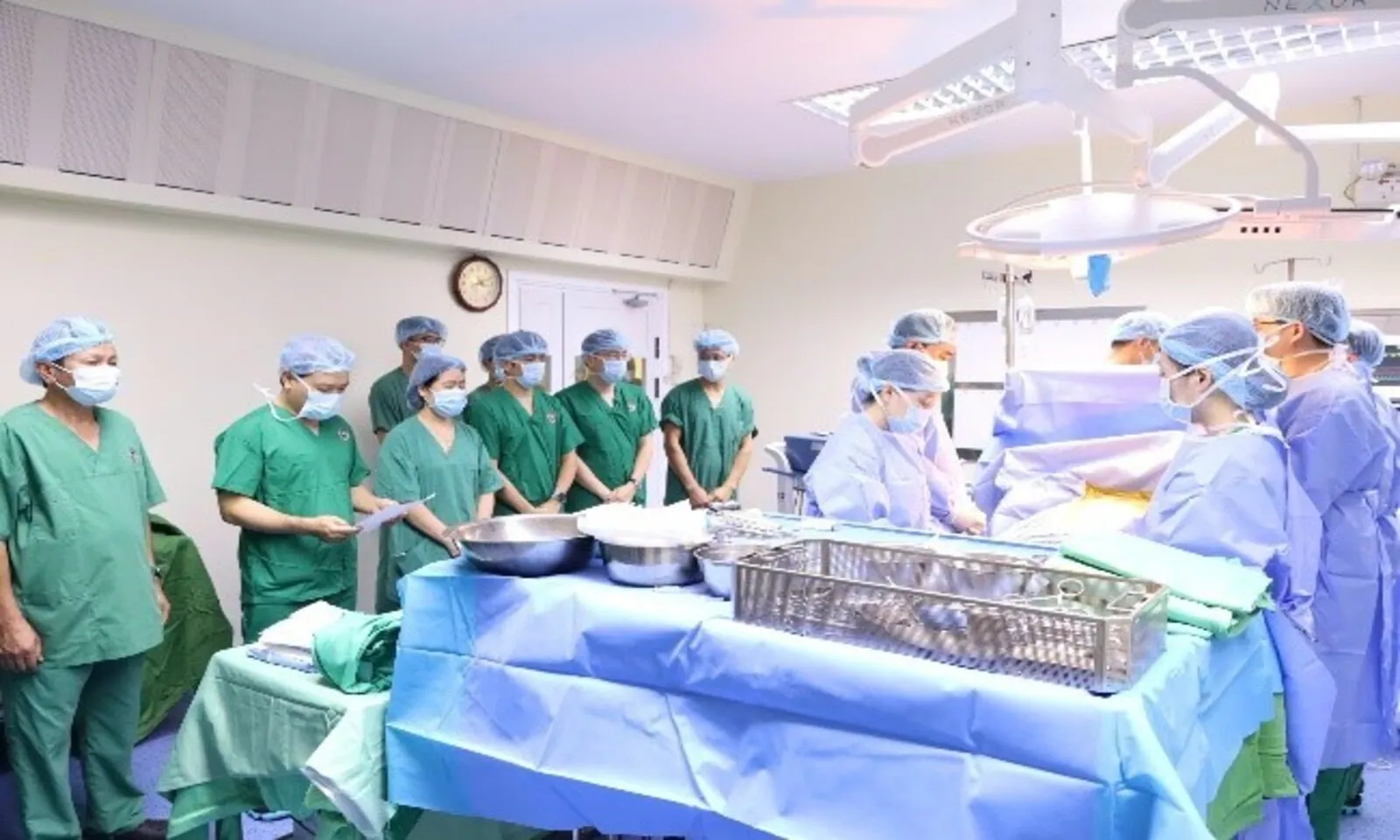 Lần đầu lấy – ghép đa tạng tại chỗ, cứu sống 7 bệnh nhân – Hình 1