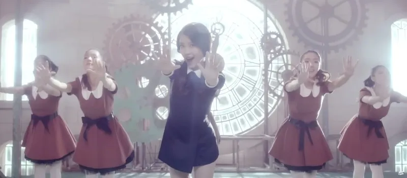 voh-nhan-sac-bat-bien-cua-iu-sau-15-nam-gay-sot-5