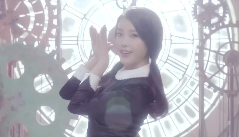 voh-nhan-sac-bat-bien-cua-iu-sau-15-nam-gay-sot-6