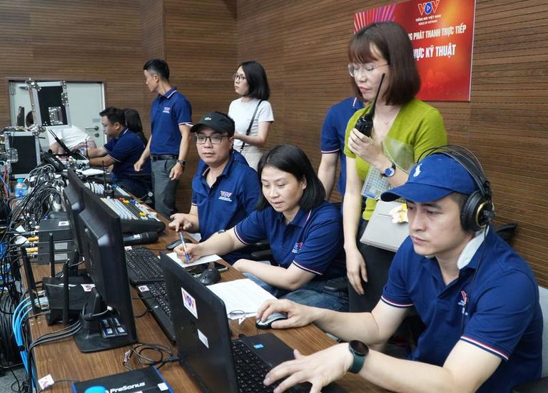 Rực rỡ không gian trưng bày "Dòng chảy báo chí Quảng Ninh"- Ảnh 3.