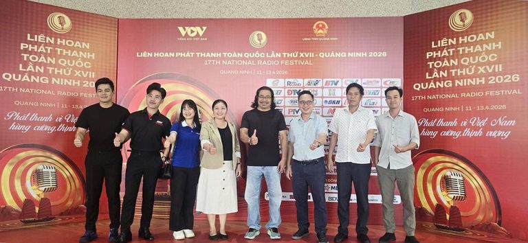 Rực rỡ không gian trưng bày "Dòng chảy báo chí Quảng Ninh"- Ảnh 3.