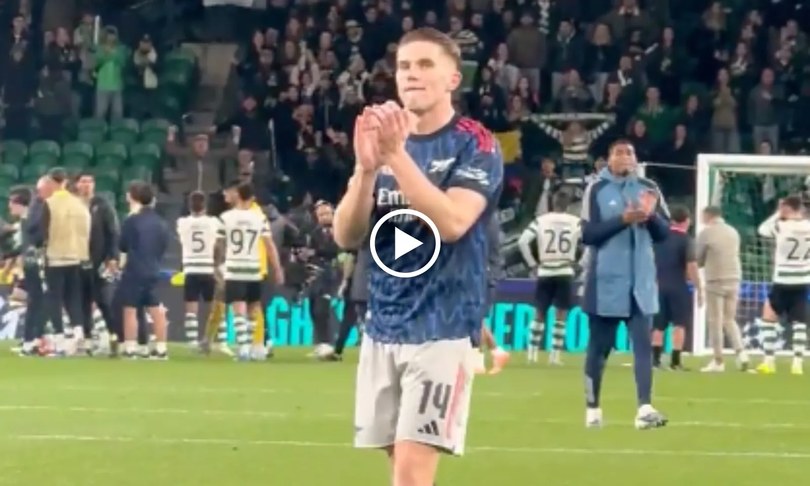 VIDEO: Đánh bại CLB cũ, Gyokeres nán lại sân làm điều xúc động