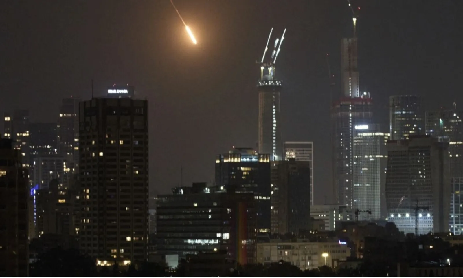 Iran chấp nhận ngừng bắn 2 tuần, cảnh báo xung đột chưa chấm dứt