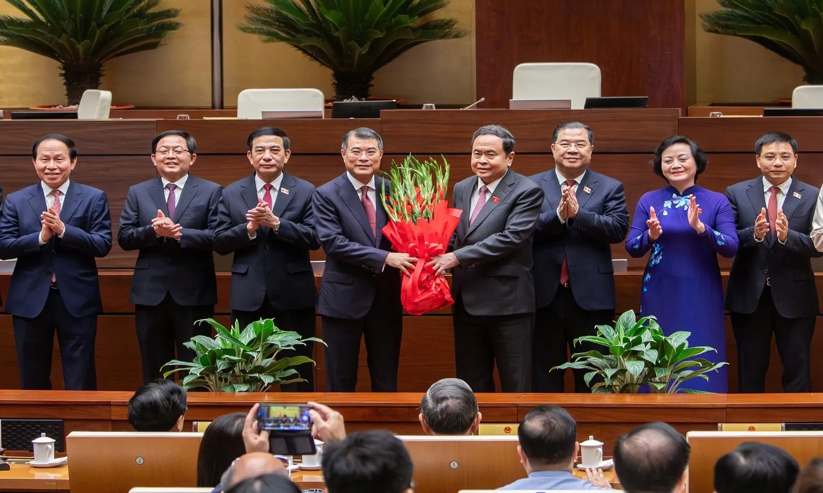 Quốc hội phê chuẩn 6 Phó Thủ tướng, 17 bộ trưởng và thành viên Chính phủ nhiệm kỳ mới