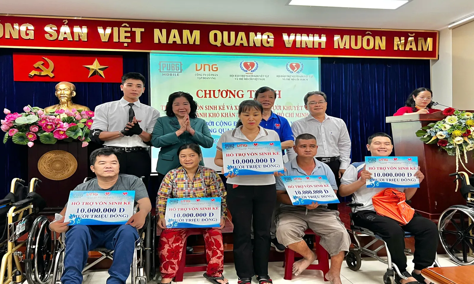 Trao sinh kế, xe lăn giúp người khuyết tật TPHCM vươn lên – Hình 2