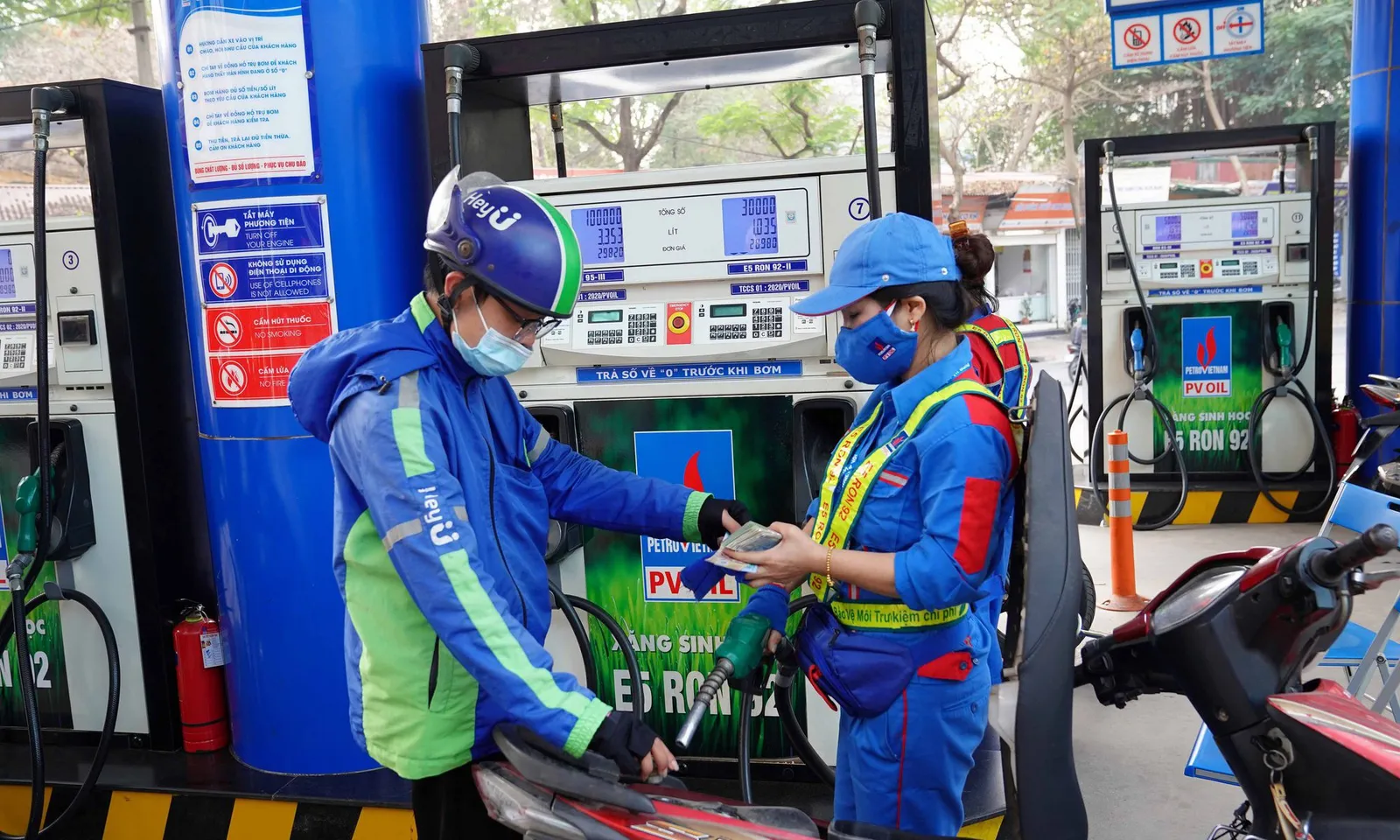 Giá xăng dầu giảm mạnh, dầu diesel giảm gần 10.000 đồng/lít từ chiều 9/4