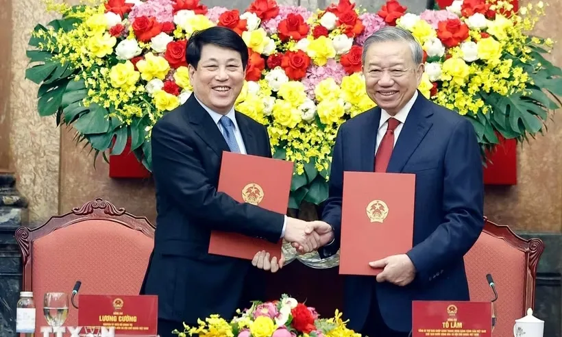 Lễ bàn giao công tác giữa Tổng Bí thư, Chủ tịch nước Tô Lâm và nguyên Chủ tịch nước Lương Cường