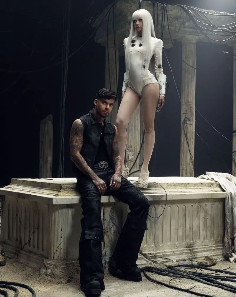 voh-lisa-dep-dien-dao-nhu-nu-than-cyberpunk-buoc-ra-doi-thuc-3