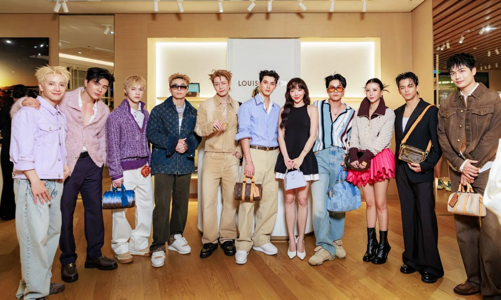 Dàn sao trăm tỷ của Showbiz Việt gây náo loạn mạng xã hội nhiều ngày liền