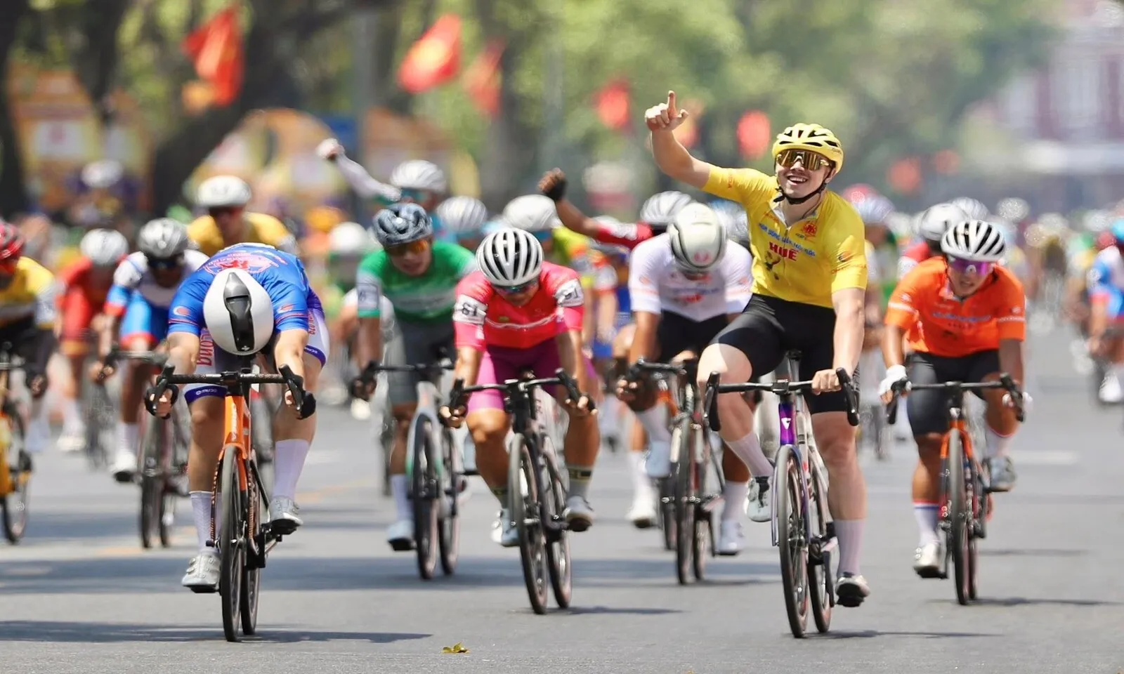 Chặng 9 Cúp Truyền hình Marchuk Dzianis giữ Áo Vàng, Áo Xanh tại Huế - Hình 4