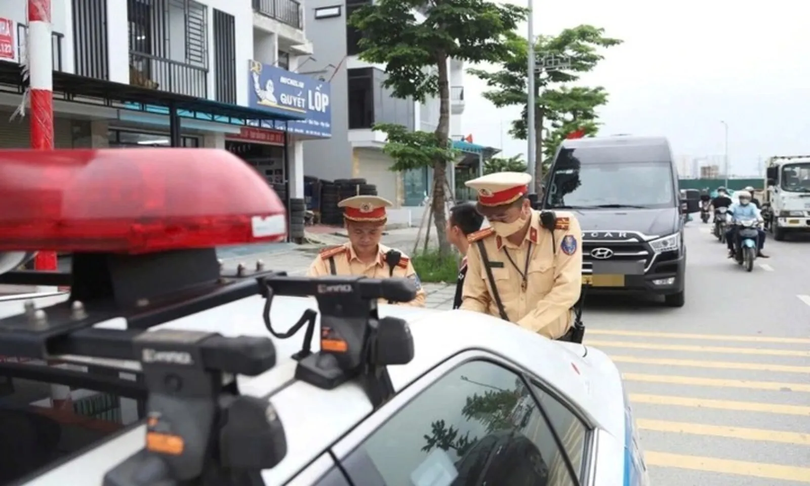 Siết xe hợp đồng “trá hình”, đề xuất sửa Nghị định 168 – Hình 1