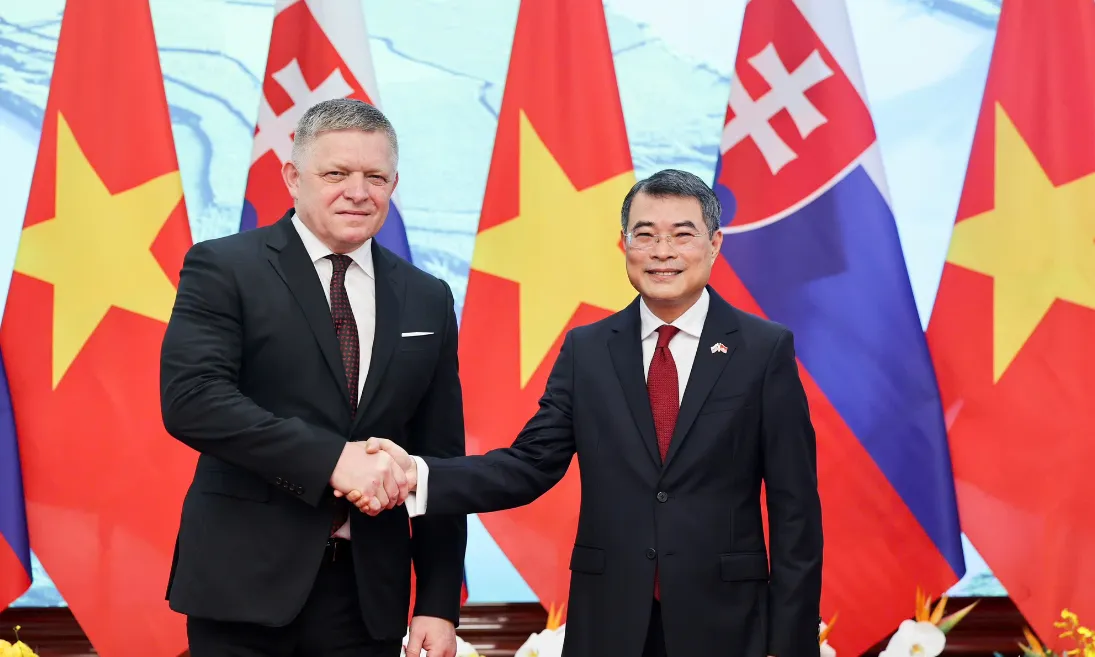 Thủ tướng Lê Minh Hưng chủ trì lễ đón Thủ tướng Slovakia thăm chính thức Việt Nam