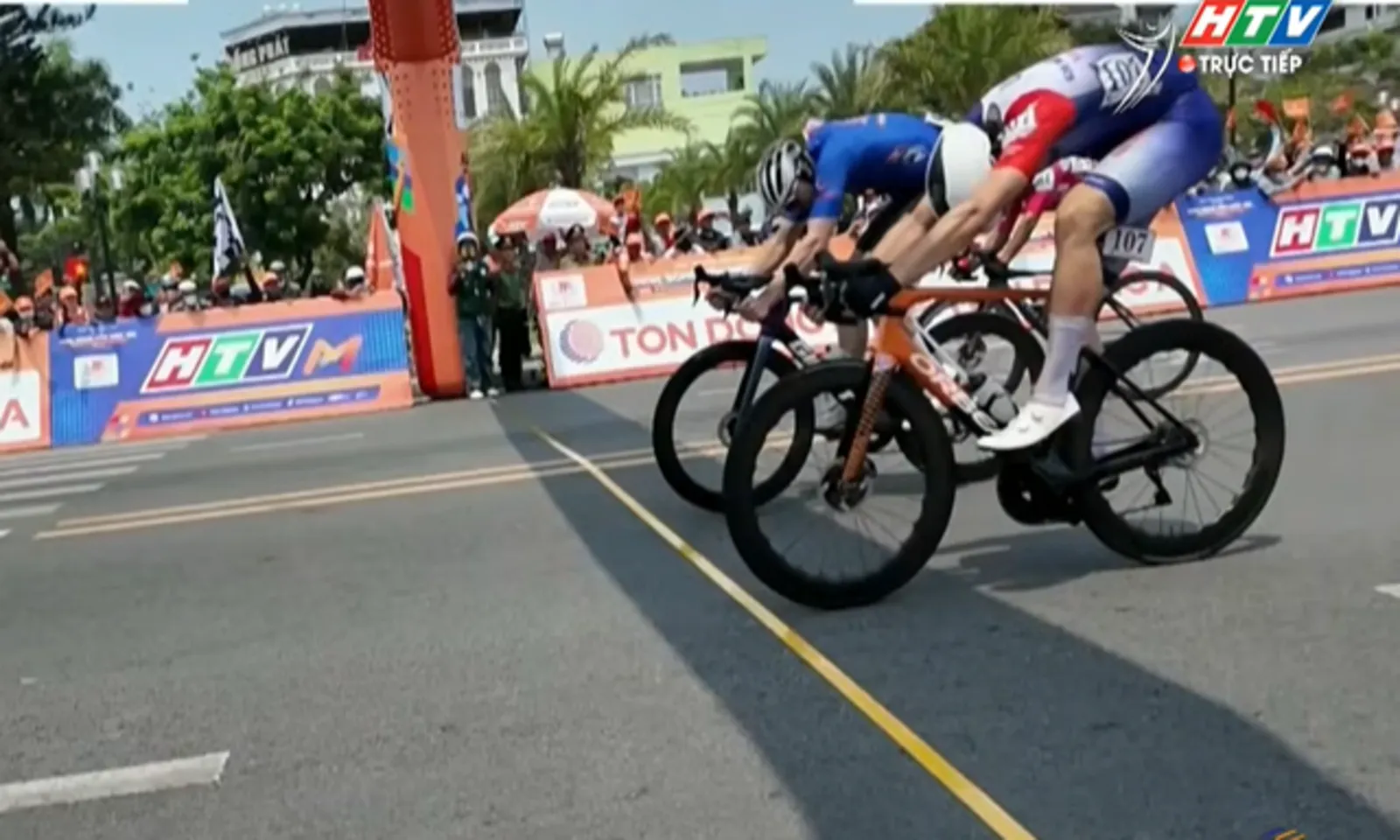 Zachary Patterson thắng nghẹt thở chặng 11 Cúp Truyền hình 2026 – Hình 2