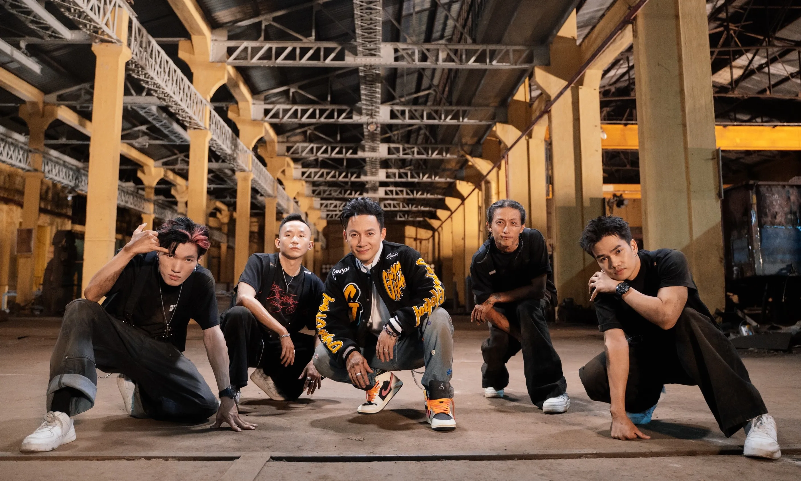 Đinh Tiến Đạt thử nghiệm R&B với “Mùi (t)Hương”, khai thác cảm xúc tình yêu từ những điều rất nhỏ