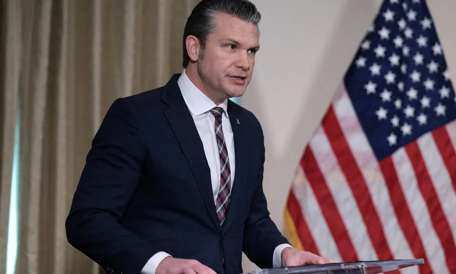 Bộ trưởng Quốc phòng Mỹ đối mặt với 6 điều khoản luận tội