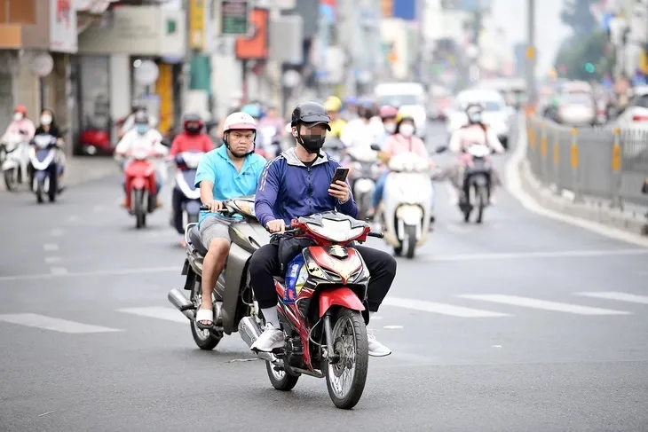 dienthoaididongxemay