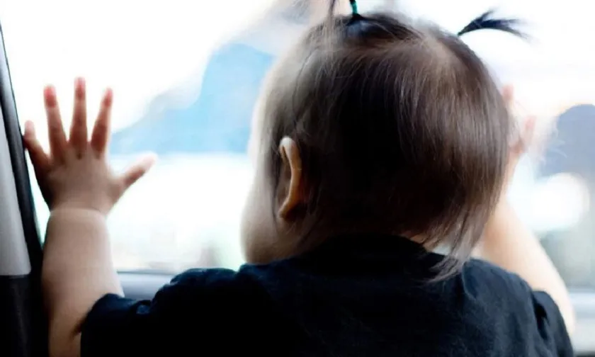 Nghệ An: Bé gái 2 tuổi tử vong trong ô tô, nghi bị bố bỏ quên