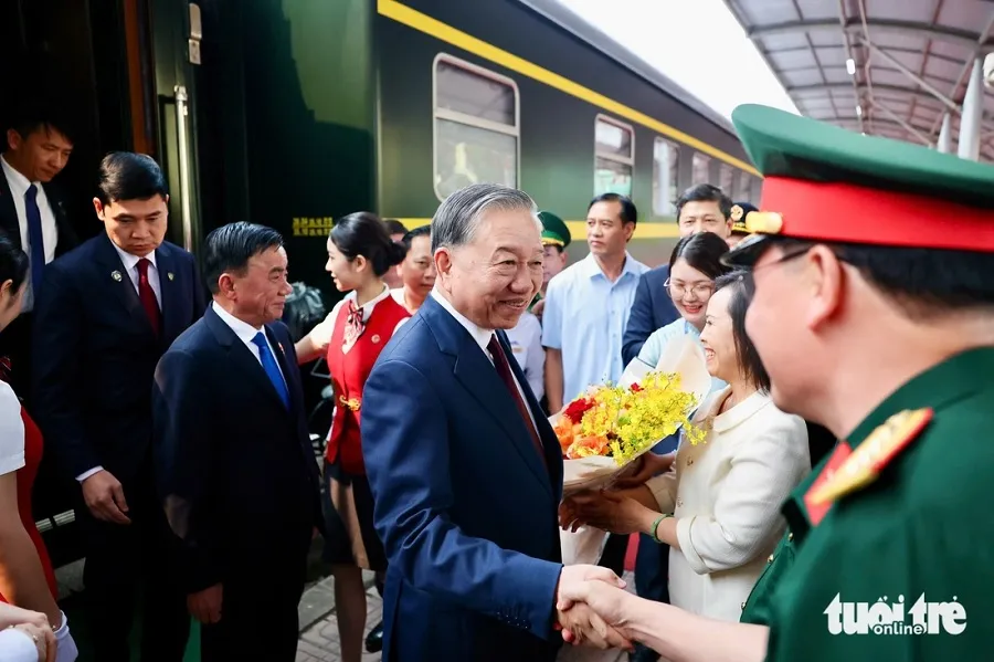 tong bi thu ve bang tau hoa