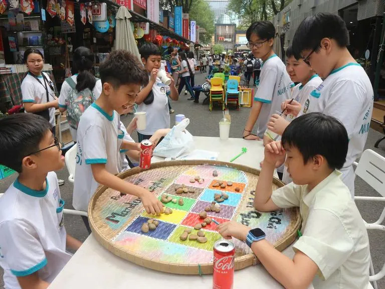 cac-hoat-dong-van-hoa-truyen-thong-tai-duong-sach-thanh-pho-thu-hut-dong-dao-hoc-sinh_20260418114920