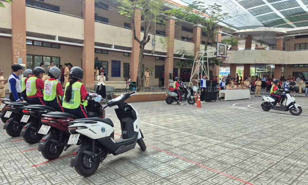 TPHCM: Trang bị kiến thức, kỹ năng tham gia giao thông an toàn cho học sinh THPT