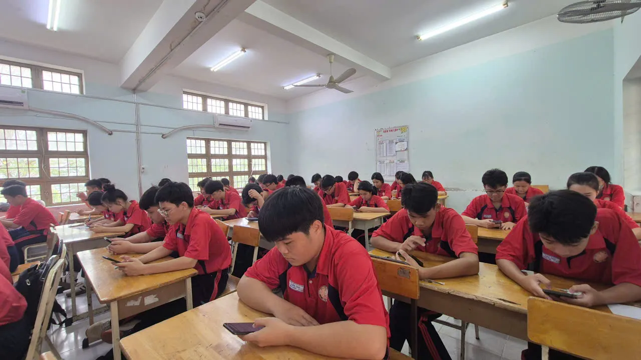 Học sinh tham gia phần thi lý thuyết