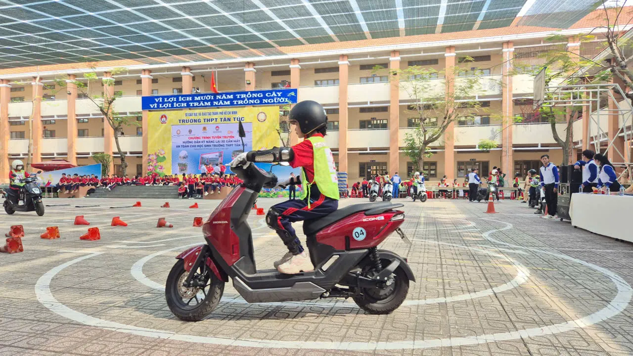 Học sinh tham gia phần thi thực hành