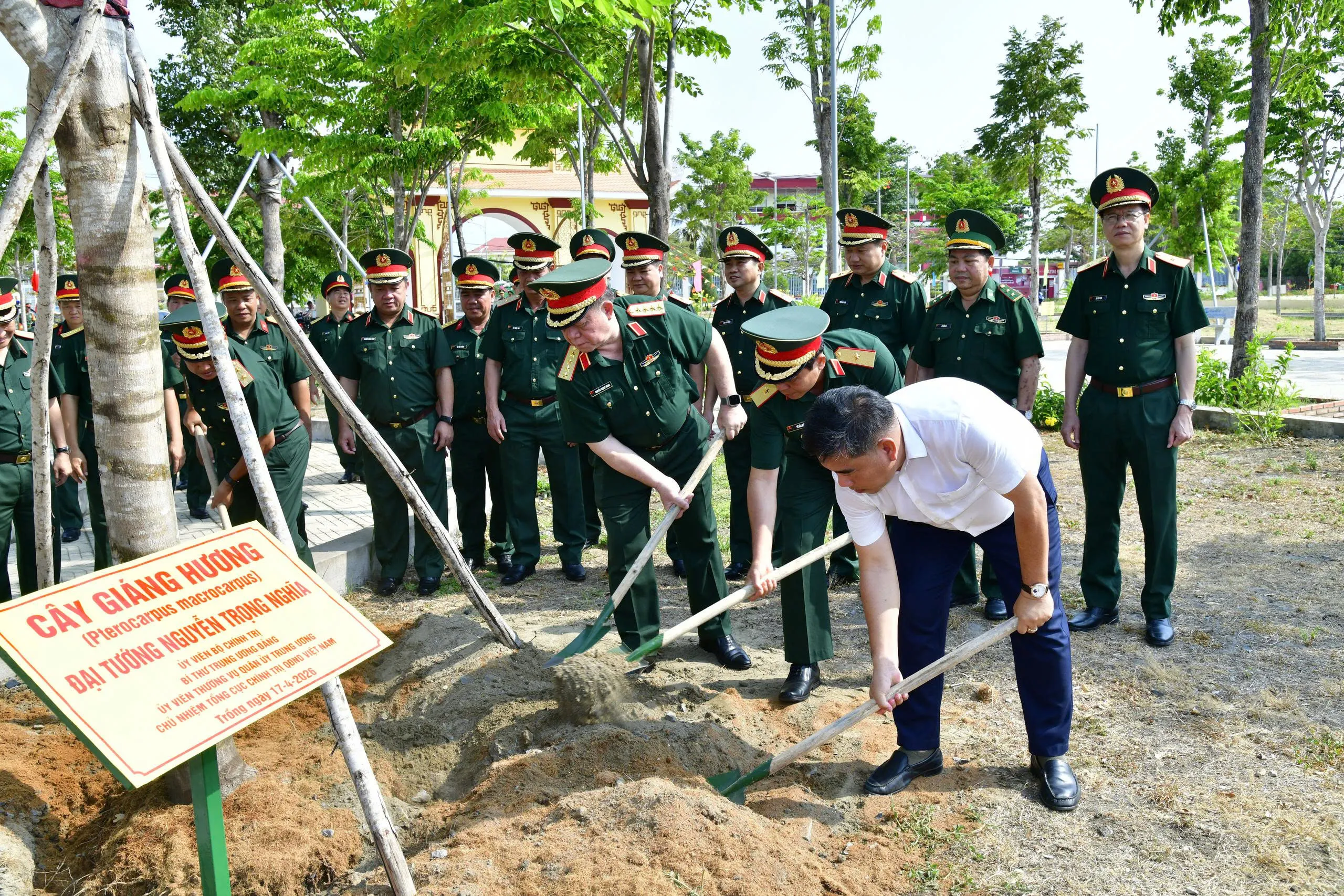 z7735387504289_5162dbb2cd99cdbbcba8aa24bbb2c5fd