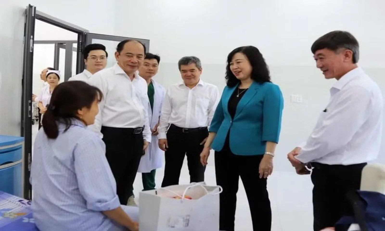 Côn Đảo Nối thành công bàn tay đứt mạch máu, thần kinh – Hình 2