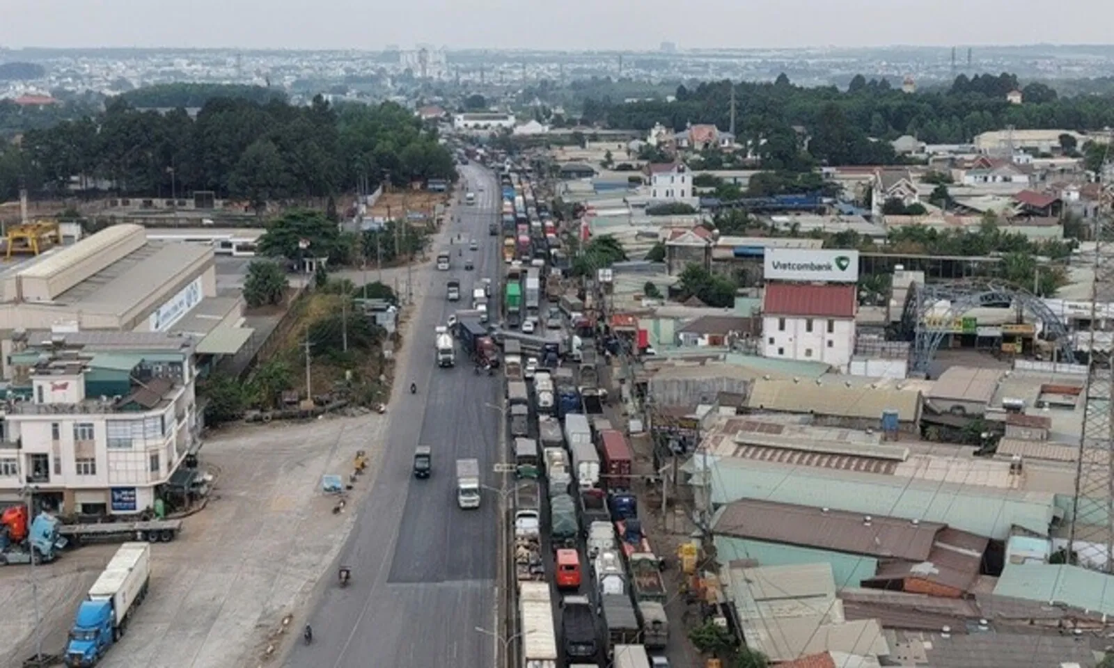 Quốc lộ 51 qua Đồng Nai tắc nghẽn nghiêm trọng vì rào chắn sửa đường – Hình 1