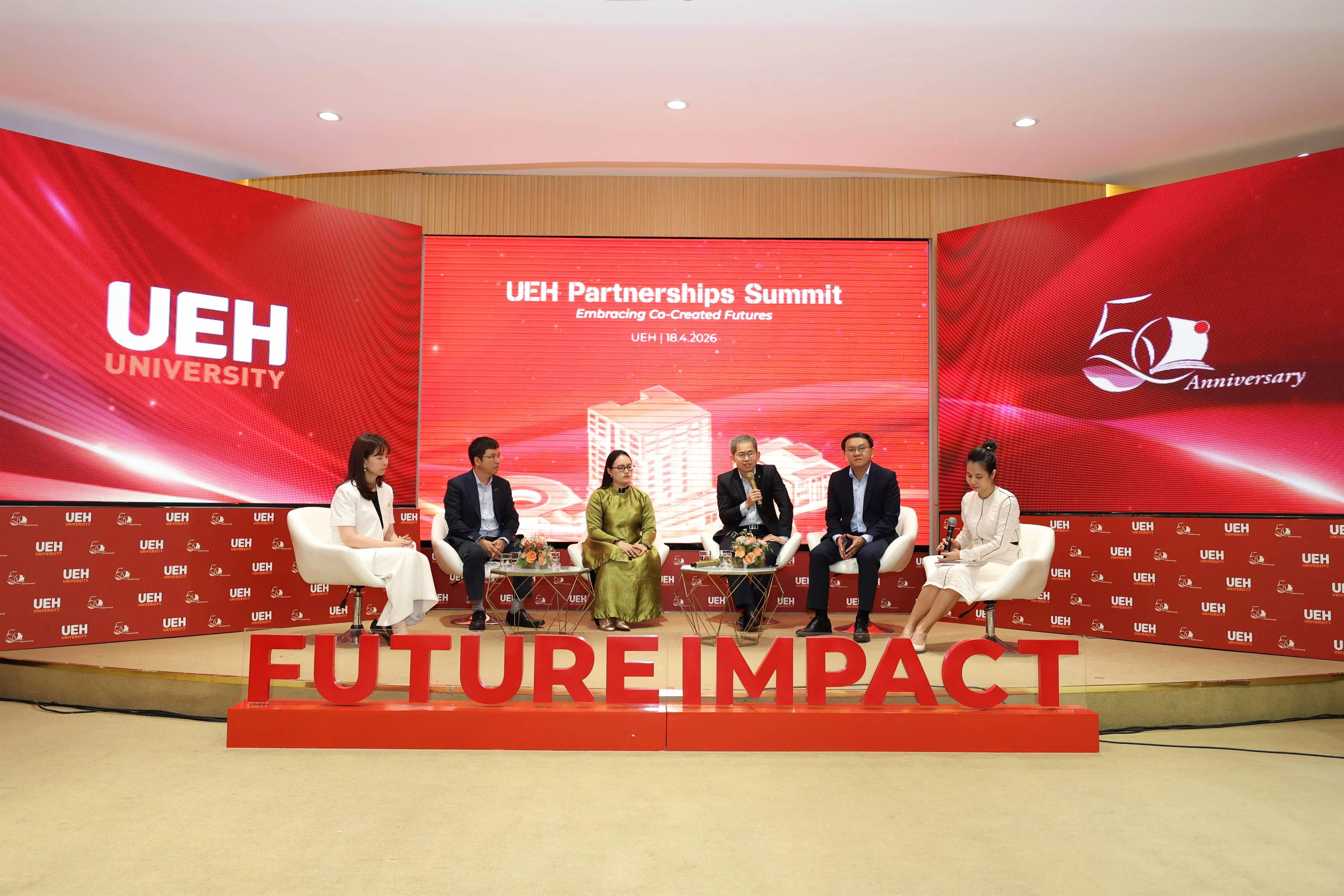 Tọa đàm From Partnership to Co-Creation với sự tham gia của đại diện cơ quan quản lý, tổ chức quốc tế và các doanh nghiệp