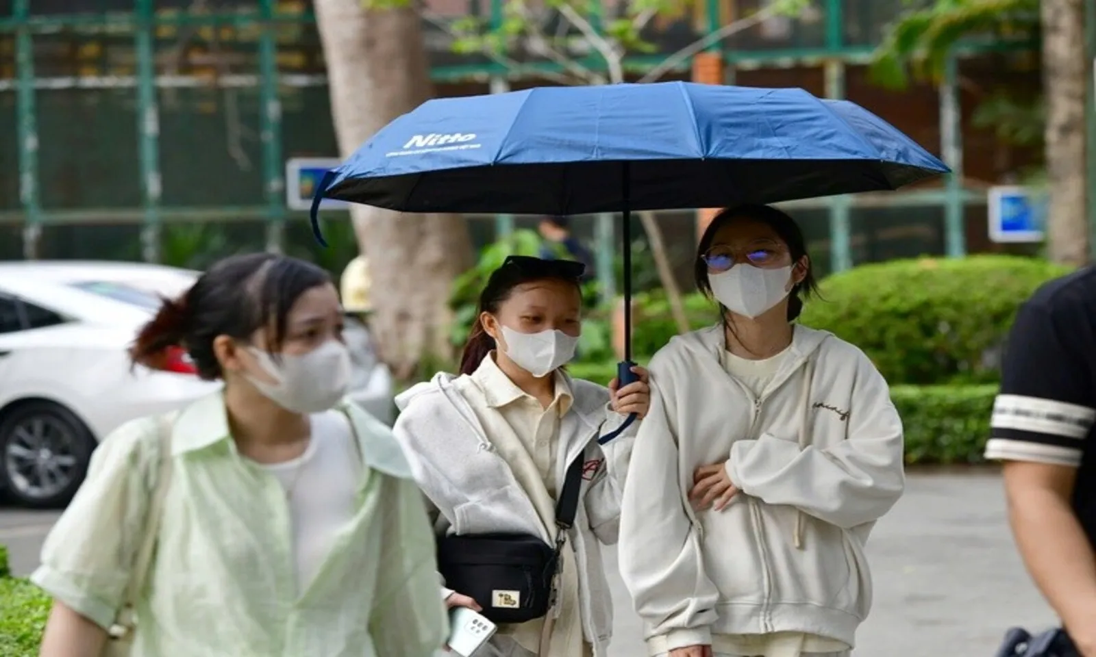 Nắng nóng trở lại Bắc Bộ, Nam Bộ ngày nắng chiều tối có mưa dông – Hình 1