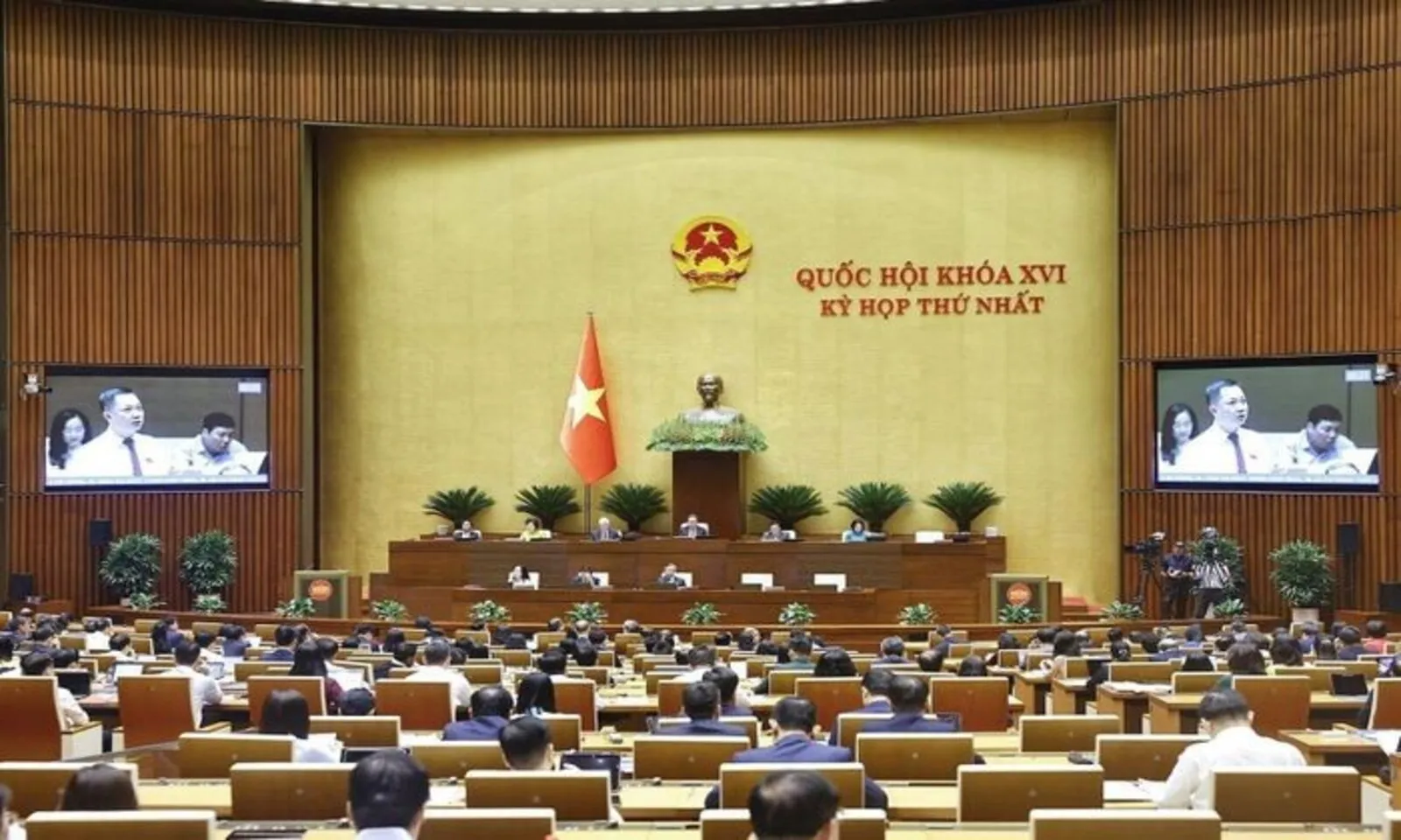 Quốc hội thảo luận toàn diện kinh tế - xã hội, ngân sách và kế hoạch 5 năm