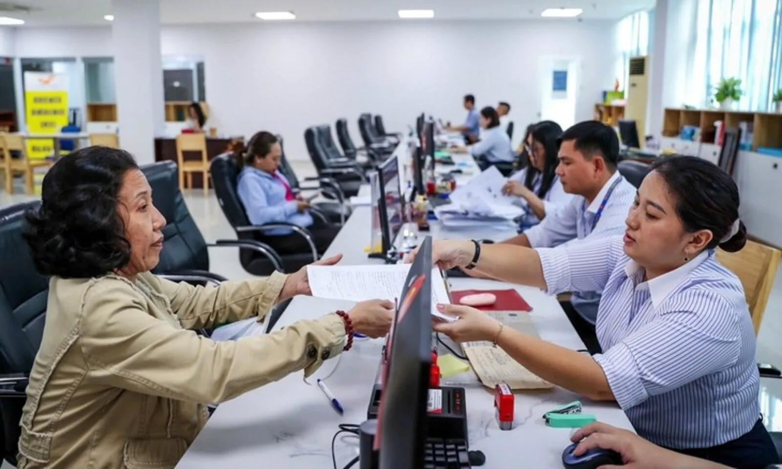 Thủ tướng yêu cầu tổng rà soát toàn bộ văn bản pháp luật, công khai bộ ngành chậm tiến độ