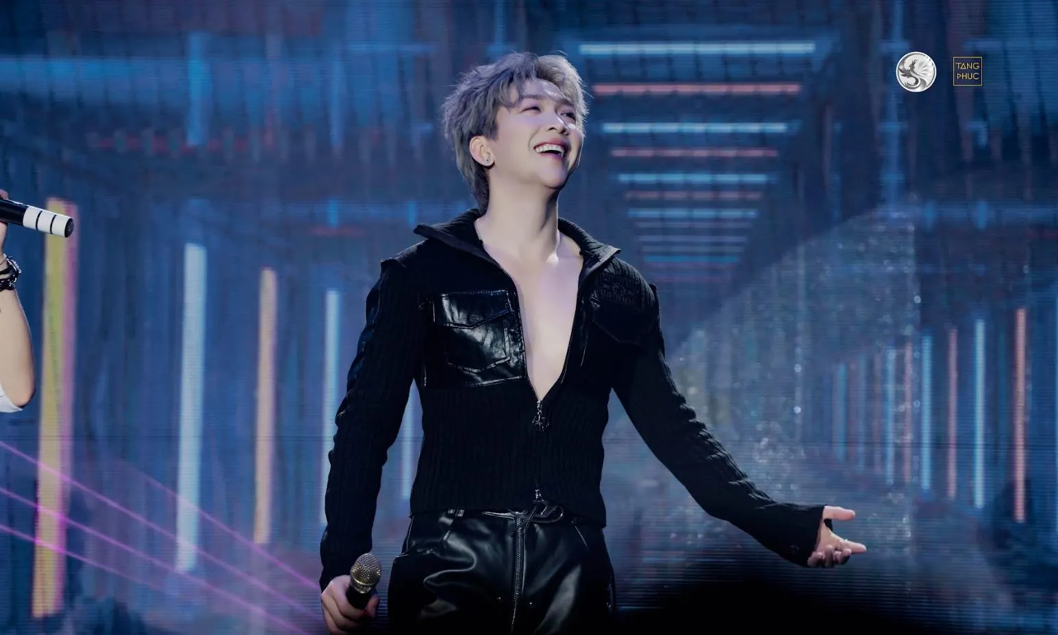 Tăng Phúc làm gì mà trend “lụi tim” ngập tràn internet chỉ sau một đêm?