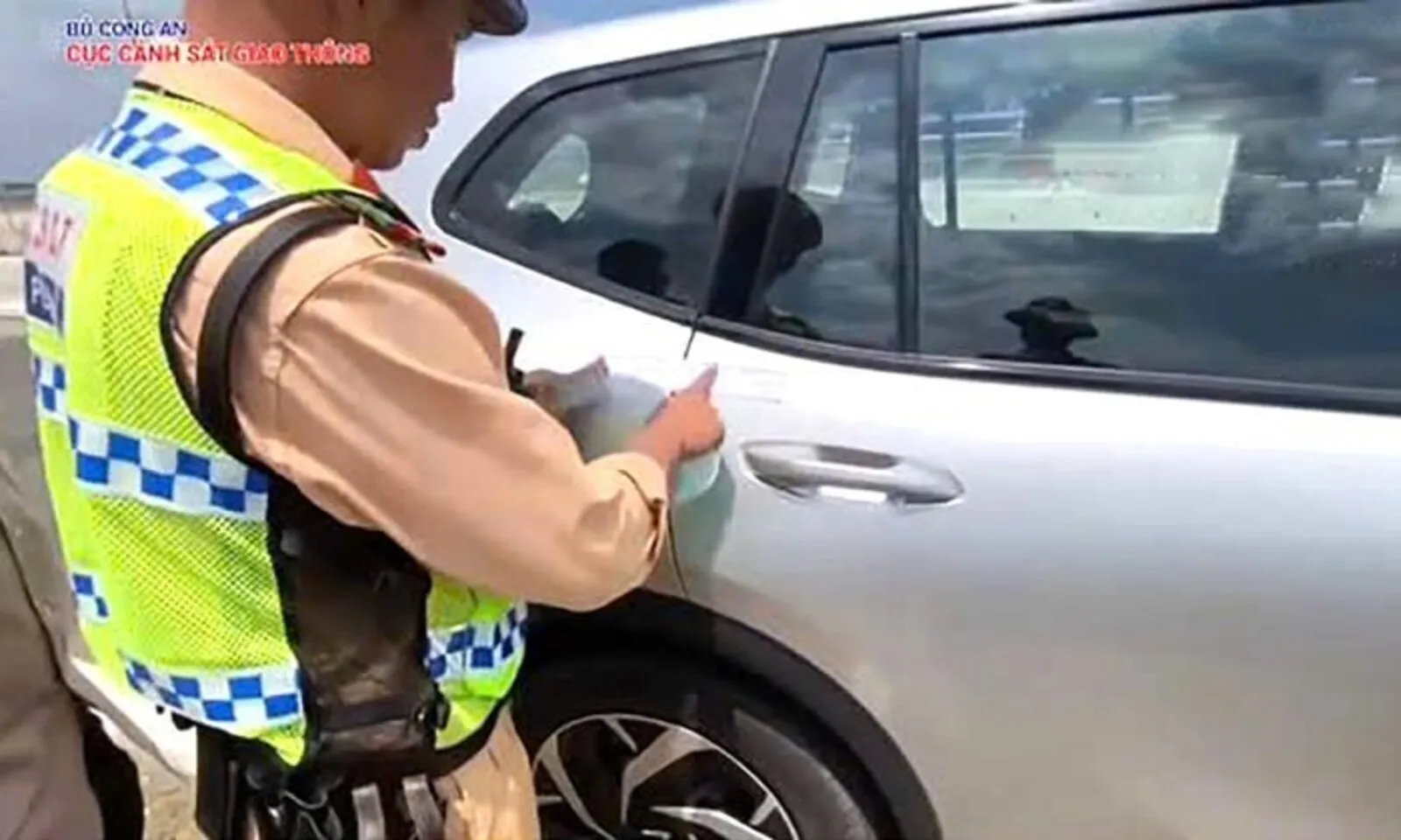 Vi phạm hàng loạt trên cao tốc, tài xế và chủ xe bị phạt gần 120 triệu đồng – Hình 2