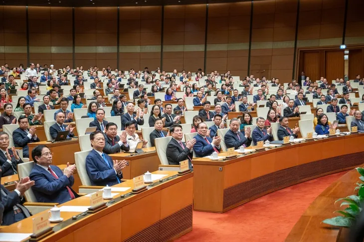 Quốc hội thông qua nghị quyết về kế hoạch đầu tư công trung hạn giai đoạn 2026-2031, với tổng vốn hơn 8,2 triệu tỉ đồng - Ảnh TTO