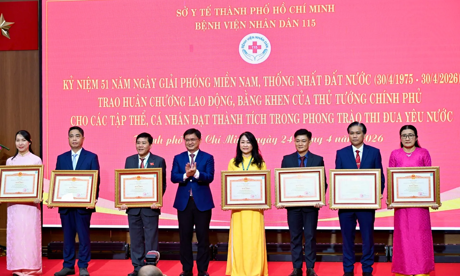 Bệnh viện Nhân dân 115 đón nhận Huân chương Lao động và Bằng khen của Thủ tướng Chính phủ