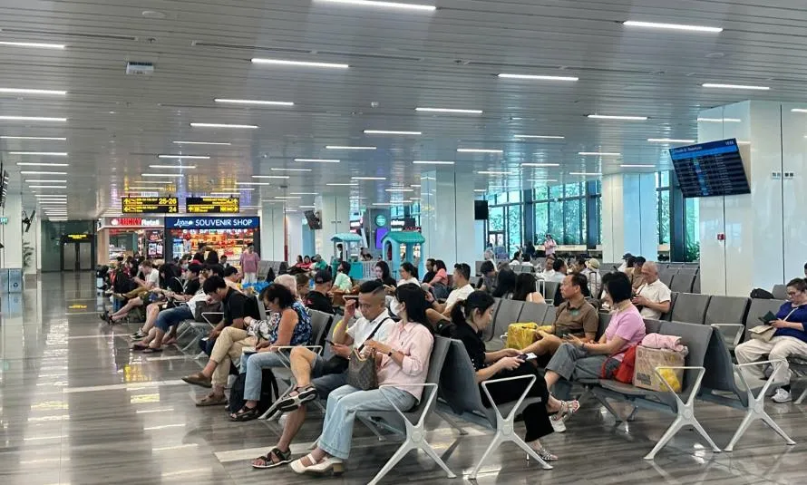 Sân bay Tân Sơn Nhất phát thông báo khẩn