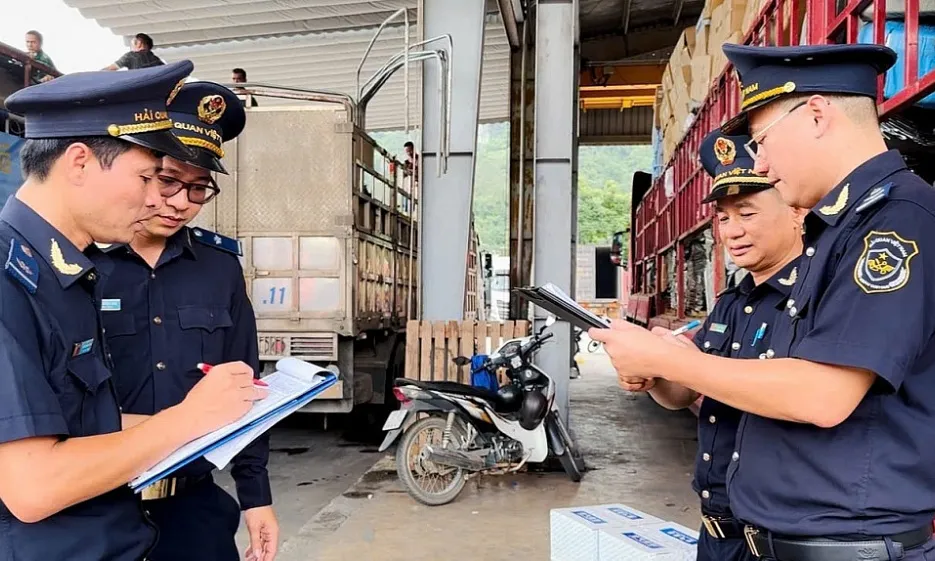 Hải quan siết chặt biên giới, ngăn chặn làn sóng thực phẩm bẩn
