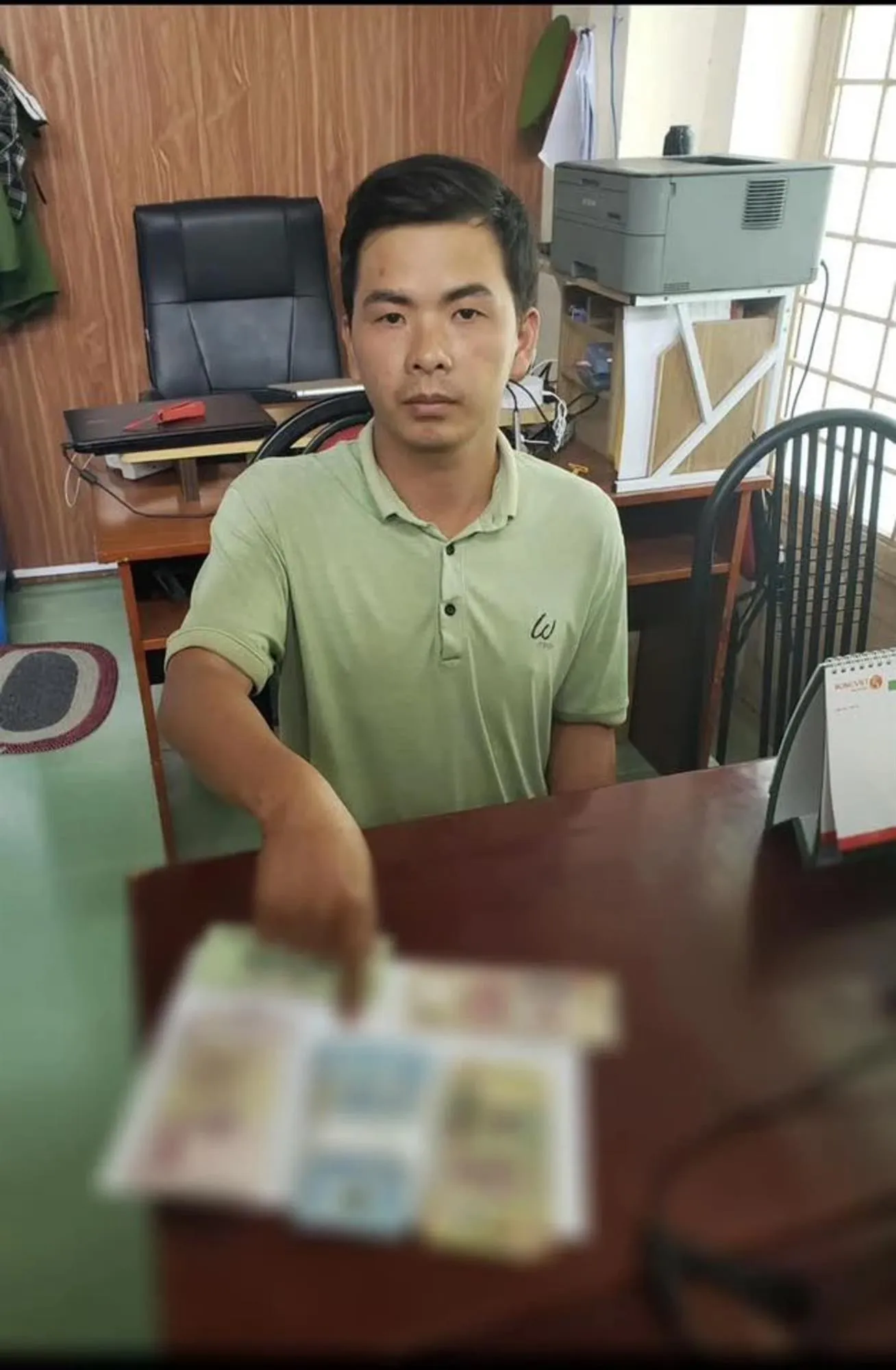 Bị bắt sau 18 giờ nghi trộm vàng, tiền hơn 81 triệu đồng – Hình 2