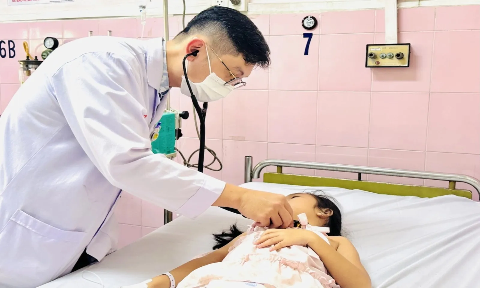 Cà Mau Điều tra khẩn vụ 46 học sinh nghi ngộ độc sau bữa ăn miễn phí – Hình 1