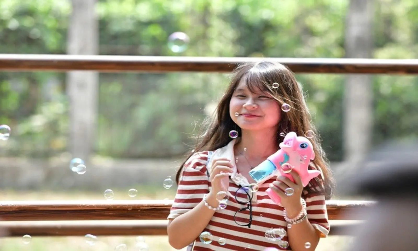 Nam Bộ nắng nóng gay gắt, miền Trung mưa rào và dông – Hình 1